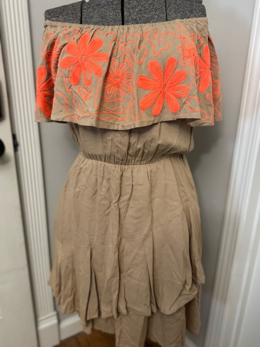 Women’s Cato Off-Shoulder Tan Dress with Neon Orange Floral Embroidery Small NWT